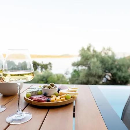 Elean Private Pool & Sea View Νυδρί